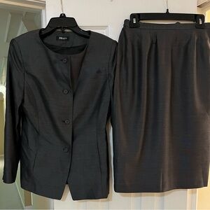 Beautiful fully lined suit !